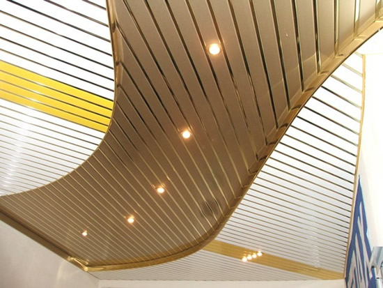 реечный потолок в кухне