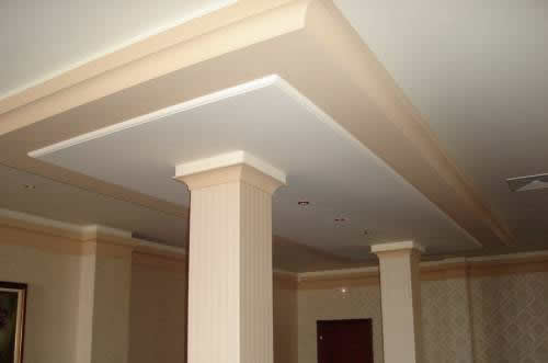Многоуровневый потолок и колонны из ГКЛ