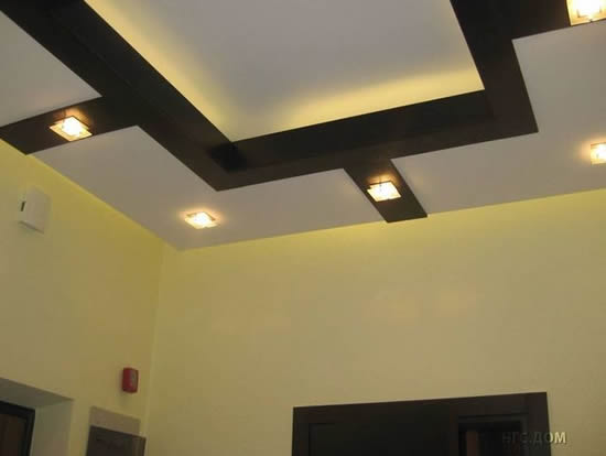 Симметричная фигура с контрастным обрамлением