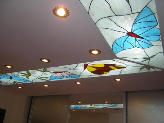 Стеклянные вставки в натяжном потолке