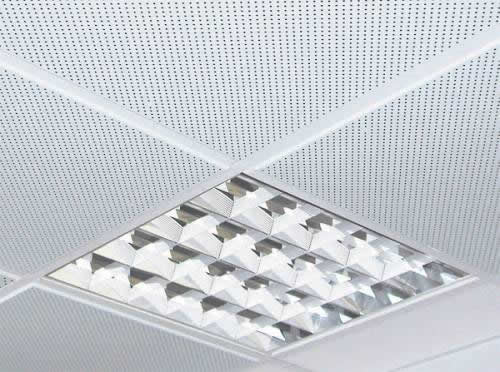 Растровый светильник в кассетном потолке