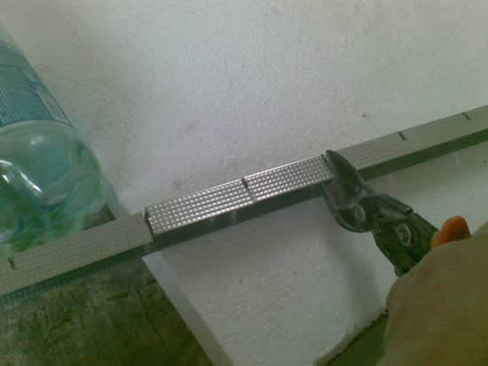 При необходимости сделать радиус профиль надрезается