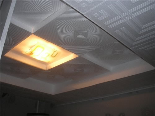 Отделка потолка полистирольной плиткой