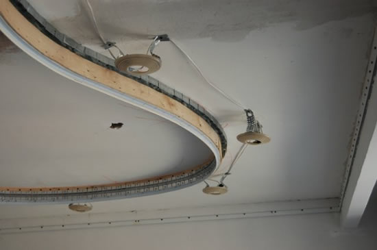 Установка стоек для светильников