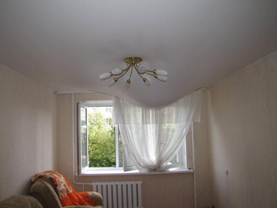 Затопление натяжного полотна водой